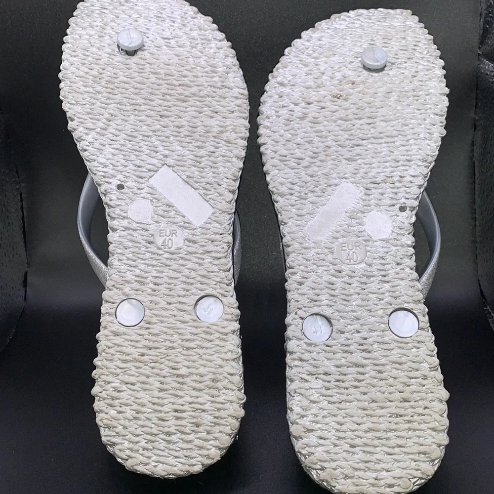 Silver rubber thongs Euro size 40 - Picture 2 of 4